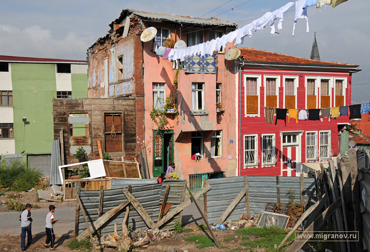 Только в России - slum_house[1].jpg