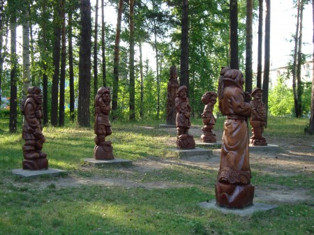 Часть сказочной рощи перед театром - часть сказочной рощи.jpg