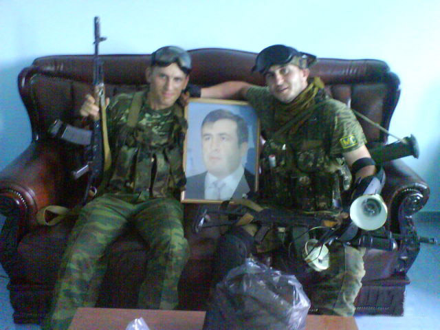 Мародерство российскиx оккупационных войск в Грузии - maroderi.jpg