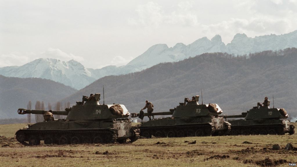 Северный Кавказ-2 - В ноябре 1992 года президент Ельцин ввел в зону конфликта войска.jpg