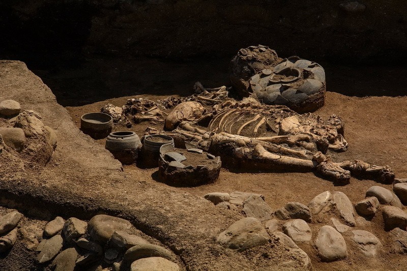 Археология - Предположительно захоронение главнокомандующего, погибшего в бою (XIII век до н.э.).jpg
