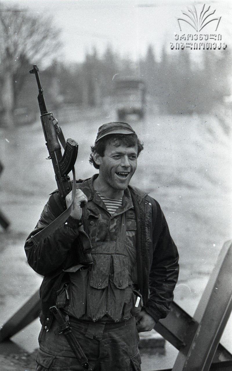 Война в Абхазии 1992-1993 - автоматчик.jpg