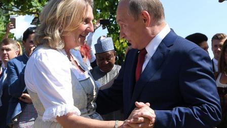 Дух Европы и США - 2018-08-18t133956z_570882497_up1ee8i11yj1b_rtrmadp_3_russia-austria-putin.jpg