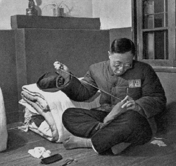 Исторические фото - Последний император Китая Пу И в тюрьме.jpg
