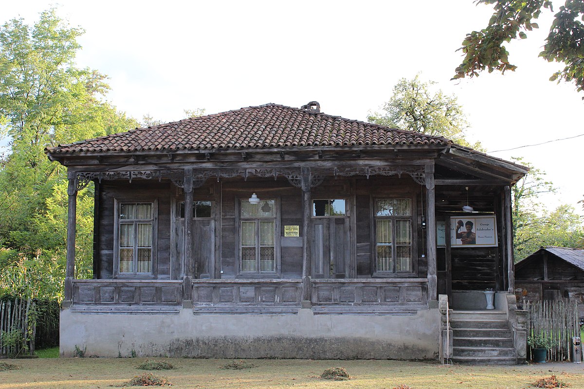 Грузинская национальная архитектура - 1200px-Giorgi_Salukvadze_House_Museum.jpg