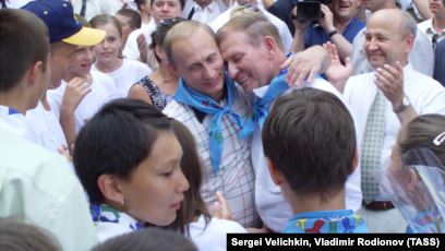Владимир Путин и Леонид Кучма в лагере Артек . 28 июля 2001 года - C940806D-FAD4-4604-921A-F70F2234A188_cx0_cy31_cw0_w408_r1_s.jpg