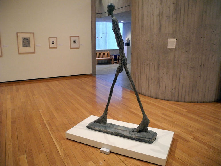 Шагающий человек - GiacomettiJohnsonlg.jpg