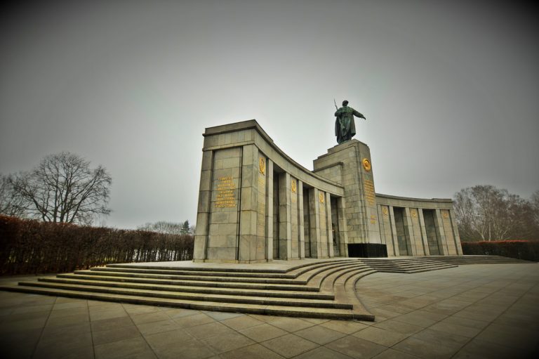 Коммунизм и фашизм на весах истории - DSC_0037-Copy-2.JPG-1-768x511.jpg