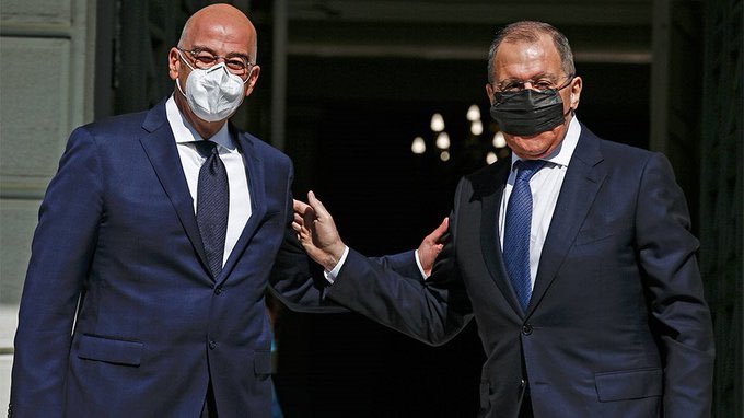 Лучший министр иностранных дел - Министр иностранных дел РФ Лавров креативно подошёл к требованию носить маску.jpg