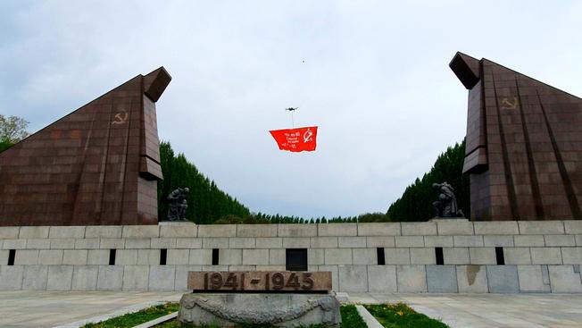 C Днём Победы над немецким фашизмом - 9 мая  - Знамя_Победы.jpg