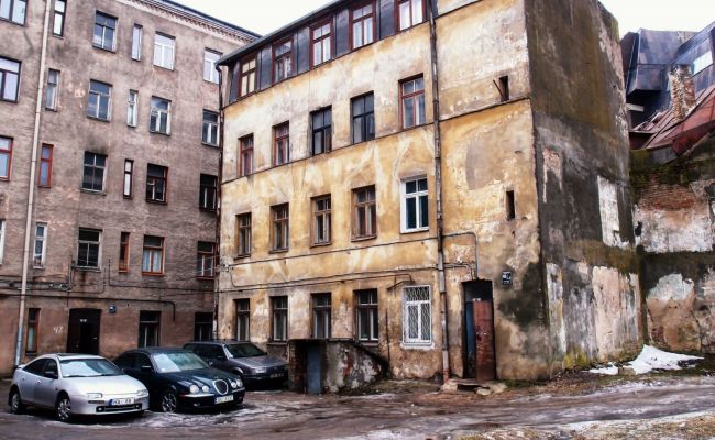 Латвия - Лат разруха.jpg
