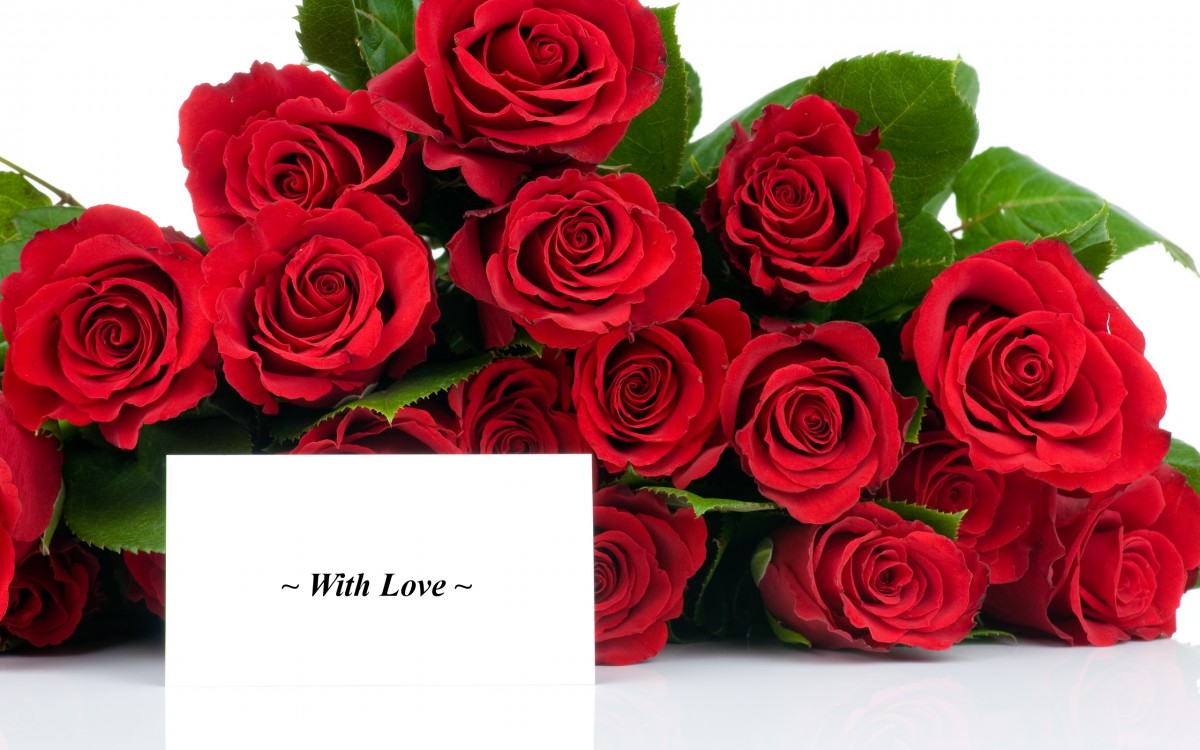 Праздники и события - Holidays___International_Womens_Day_Bouquet_of_red_roses_on_March_8_with_the_inscription_060675_.jpg